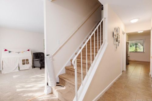 278 Shagbark Dr, Derby, CT 06418-2627