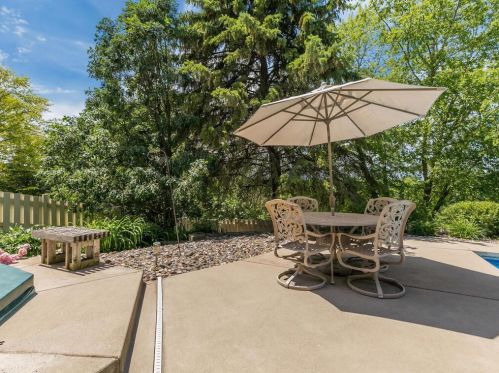 3817 Bridgewater Dr, Saint Paul MN  55123-2526 exterior