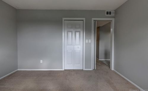 3 Murphys Ln, Huntington CT  06484-5414 exterior