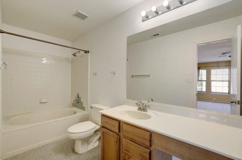 400 Masonwood Dr, Uhland TX 78640-4609 exterior