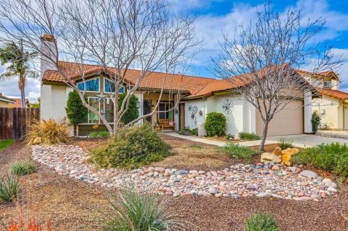 10324 Paseo Palmas Dr, Lakeside, CA 92040-2336