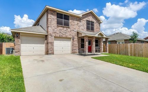 633 Chickadee Dr, Fort Worth, TX 76108-4343