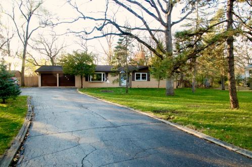 613 Hawthorne Ct, Carpentersville, IL 60110-1970