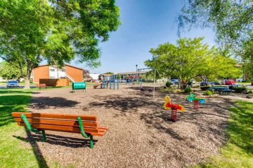 8848 Kenneth Dr, Des Plaines IL  60016-4185 exterior