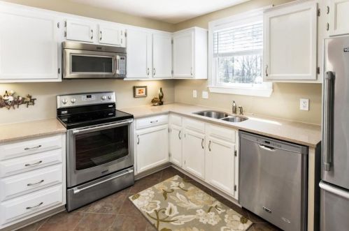 312 Hollyfax Cir, Atlanta GA  30328-5702 exterior