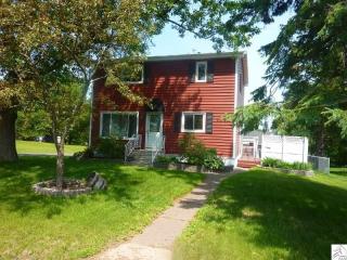 2243 Ensign St, Duluth, MN 55811-3006