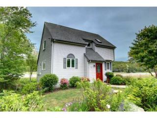 64 Circuit Dr, South Kingstown, RI 02882-2316