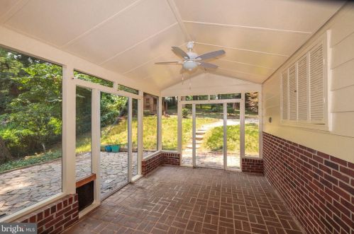 7136 Game Lord Dr, Springfield VA  22153-1318 exterior