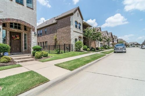 4213 Comanche Dr, Carrollton TX  75010-3301 exterior