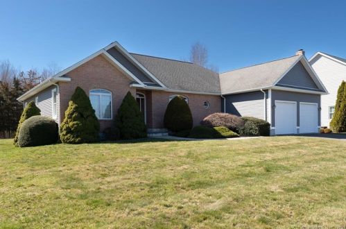 64 Windy Knoll Dr, Kensington, CT 06037-3749