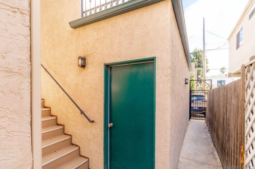 1711 Hornblend St, San Diego, CA 92109-4468
