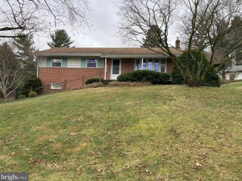 84 Barre Dr, Lancaster, PA 17601-3206