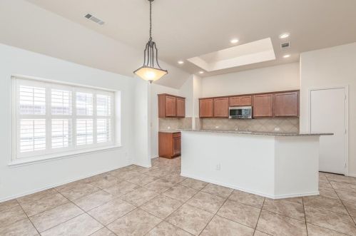 2712 Merry Vw Ln, Fort Worth TX  76120-5655 exterior