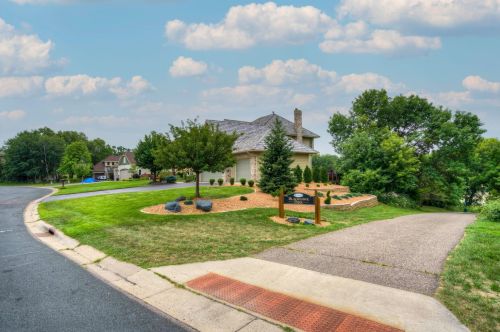 1562 Blackhawk Lake Dr, Saint Paul MN  55122-1257 exterior