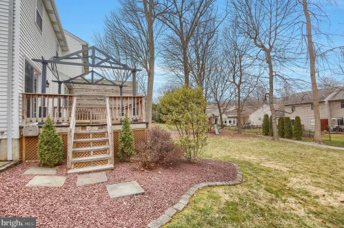 16 Mill Pond Dr, Lancaster PA  17603-7411 exterior