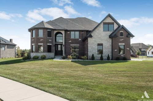 8563 Stone Creek Blvd, Frankfort, IL 60423-9338