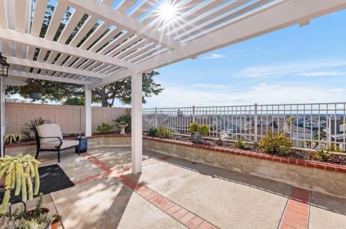 6833 Watercourse Dr, Carlsbad, CA 92011-3710