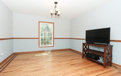 258 El Paso Ln, Carol Stream IL  60188-1737 exterior