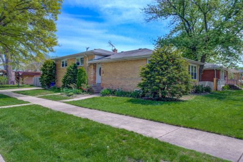 4555 Brummel St, Skokie, IL 60076-3678