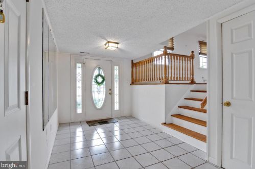 2 Oak Ct, Stratford, NJ 08084-2113