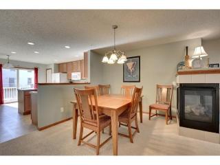 898 Ledgestone Dr, Saint Paul, MN 55115-6500