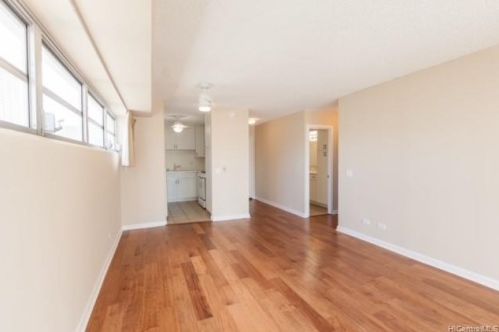 2465 Kuhio Ave, Honolulu HI  96815-4802 exterior