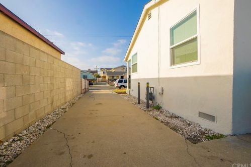 3210 134th Pl, Hawthorne CA  90250-6319 exterior