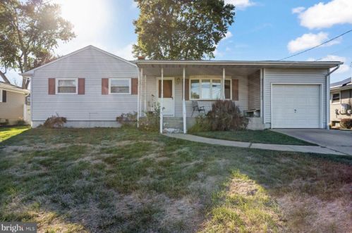 26 Exmoor Ln, Trenton, NJ 08690-2129