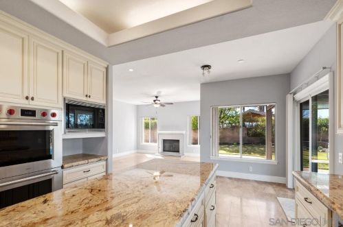 1597 Parkview Dr, Vista CA  92081-8750 exterior