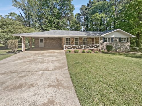 886 Oakhill Ct, Stone Mountain, GA 30087-2820