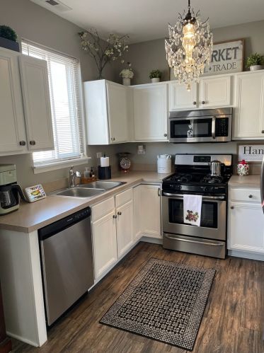 2907 Woodside Dr, Joliet, IL 60431-8823