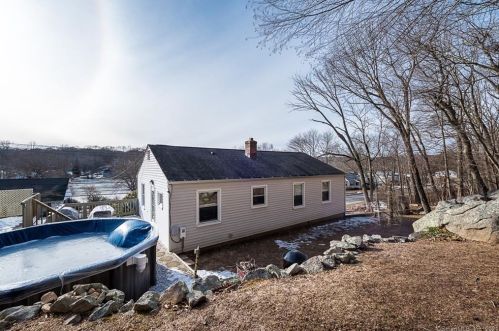 75 Flanders Rd, Niantic, CT 06357-1526