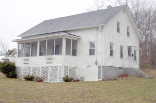 107 Shippee Ave, Coventry, RI 02816-7437