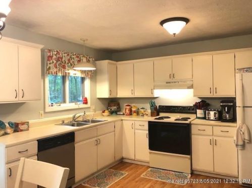 12 Cedar Ln, Turner, ME 04282-3346