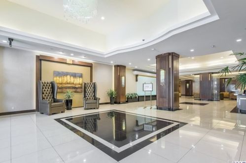 345 Pioneer Dr, Glendale, CA 91203-1787