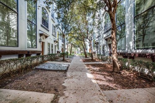 3032 Carmel St, Dallas, TX 75204-6121