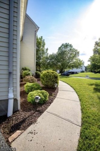 17 Kinzel Ln, Town Center, NJ 07052-2171