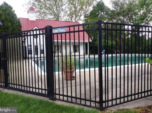 6 Chippewa Ct, Silver Spring MD 20906-6316 exterior