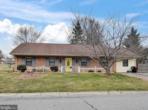 2635 Royal Rd, Lancaster, PA 17603-7009