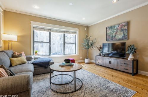 1520 Winona St, Chicago, IL 60640-2811