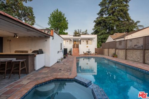 1125 Cedar St, Glendale CA  91207-1728 exterior