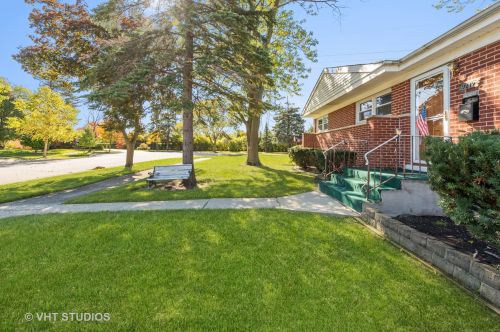 9242 Oleander Ave, Morton Grove, IL 60053-1753