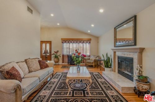 9852 Harvest Ln, Anaheim, CA 92804-4216