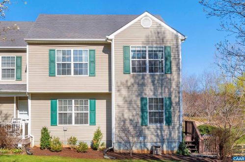 112 Sundrops Ct, Charlottesville, VA 22902-8247