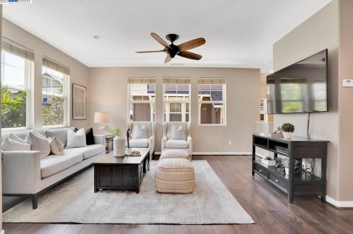 1921 Depot Dr, Livermore, CA 94550-2138