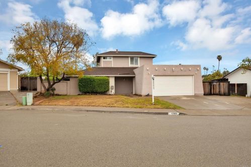 1260 Hoover St, Escondido, CA 92027-1415