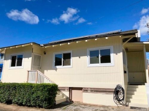 1813 Waiola St, Honolulu, HI 96826-2635