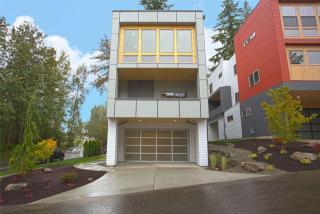 9603 Slater Ave, Kirkland, WA 98033-5864