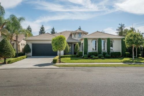 2418 Warner Ave, Clovis, CA 93611-2407