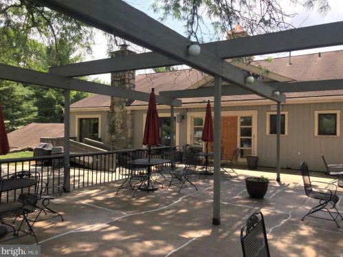 216 Valleybrook Dr, Lancaster PA  17601-4623 exterior